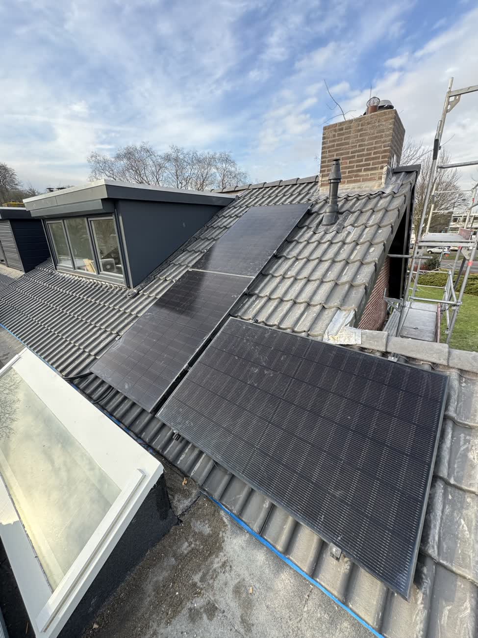 Nieuw pannendak met zonnepanelen in Oosterhout